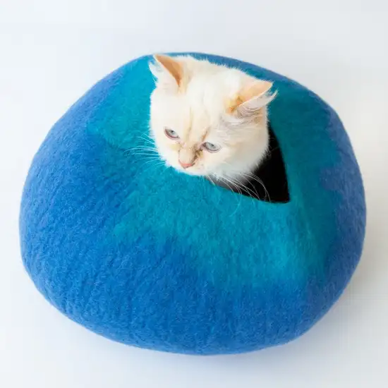 Blue and Turq Cat Cave Bed Photo 2