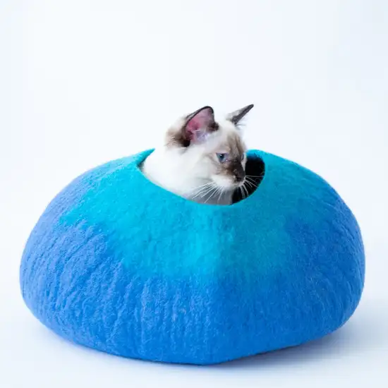 Blue and Turq Cat Cave Bed Photo 1